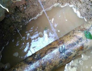 闻喜楼顶渗水维修公司分享下地暖漏水的原因及检测方法。